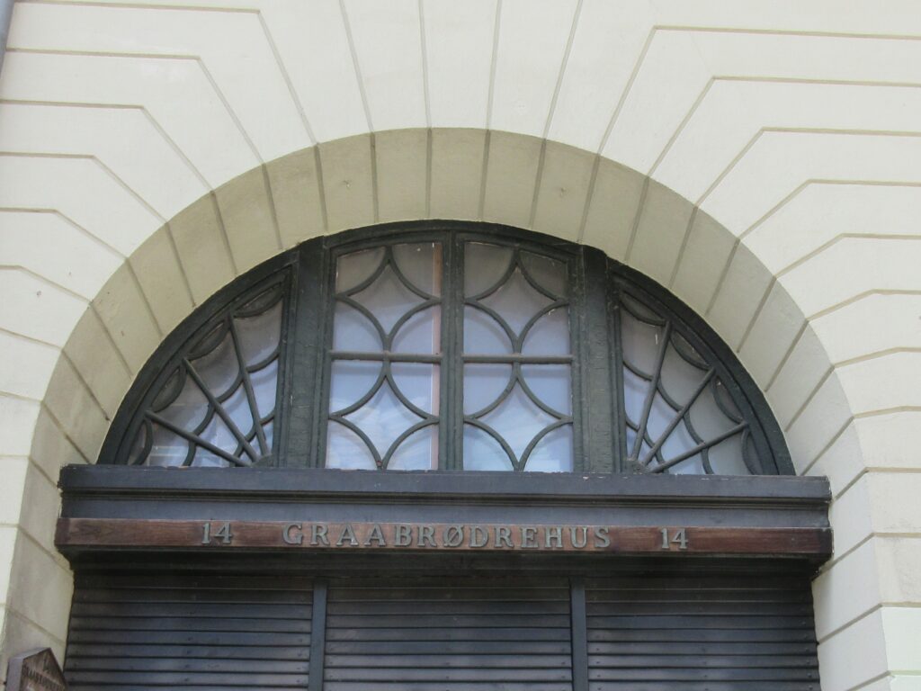 Gråbrødretorv 14 Transom Window
