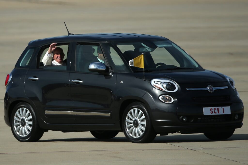 The Fiat 500l Used By Pope Francis During Philadelphia Visit Heads For Auction 103902 1