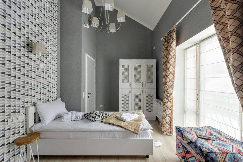 21. Tranquil Room Design and Natural Materials